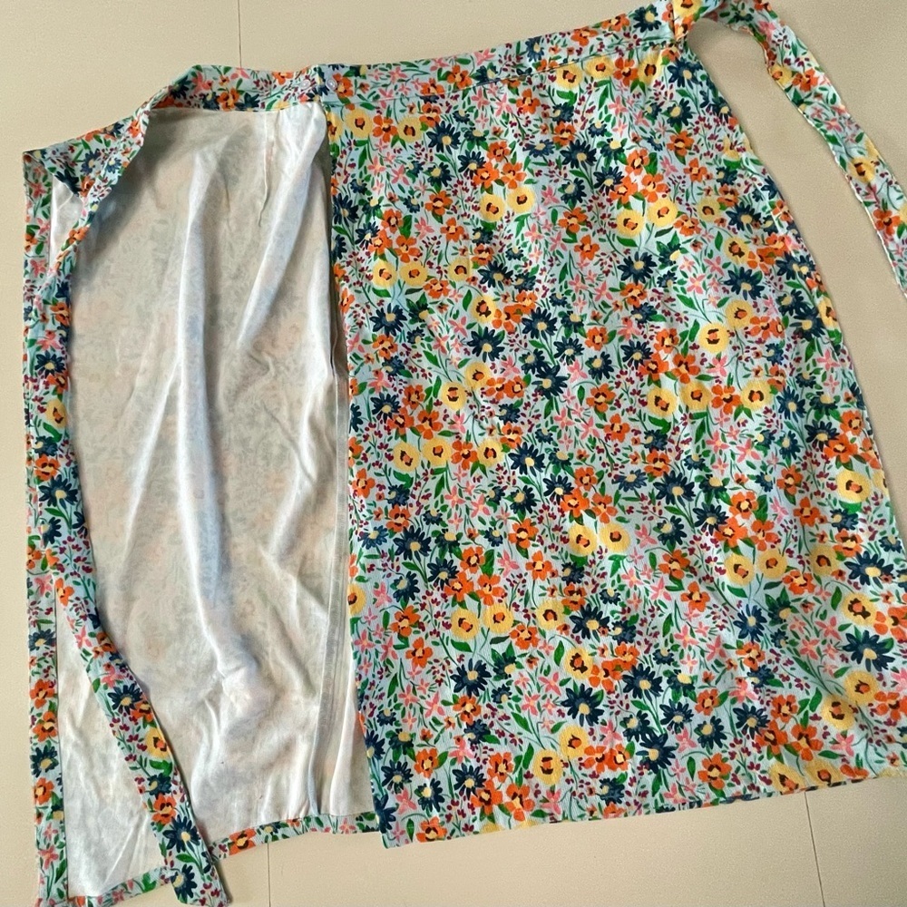 Evy's Tree The Renata Colorful Floral Wrap Skirt Size M - Picture 9 of 11
